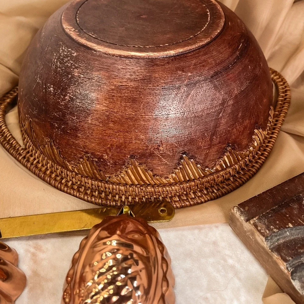 Hand‎ carved vintage offering bowl